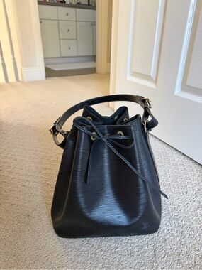 Authentic Louis Vuitton Vintage Epi Petit Noe Bucket Bag Black